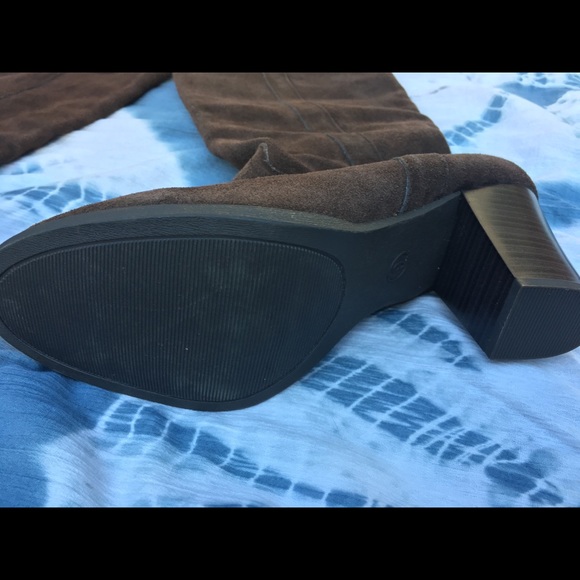 BROWN SUEDE TALL HEEL BOOTS 8.5 MEDIUM - Picture 7 of 10